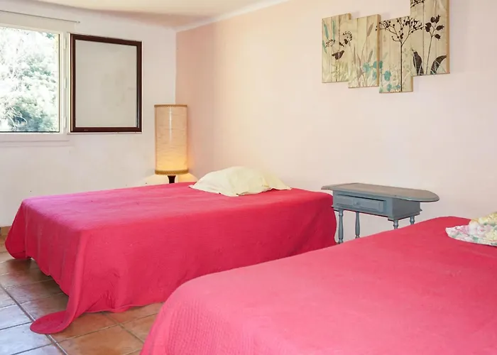 2 Bedroom Amazing In Ferienhaus Olargues