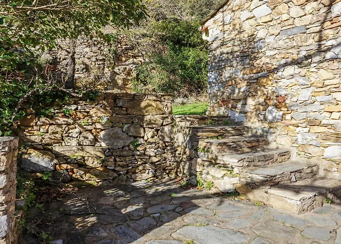 2 Bedroom Amazing In Ferienhaus Olargues